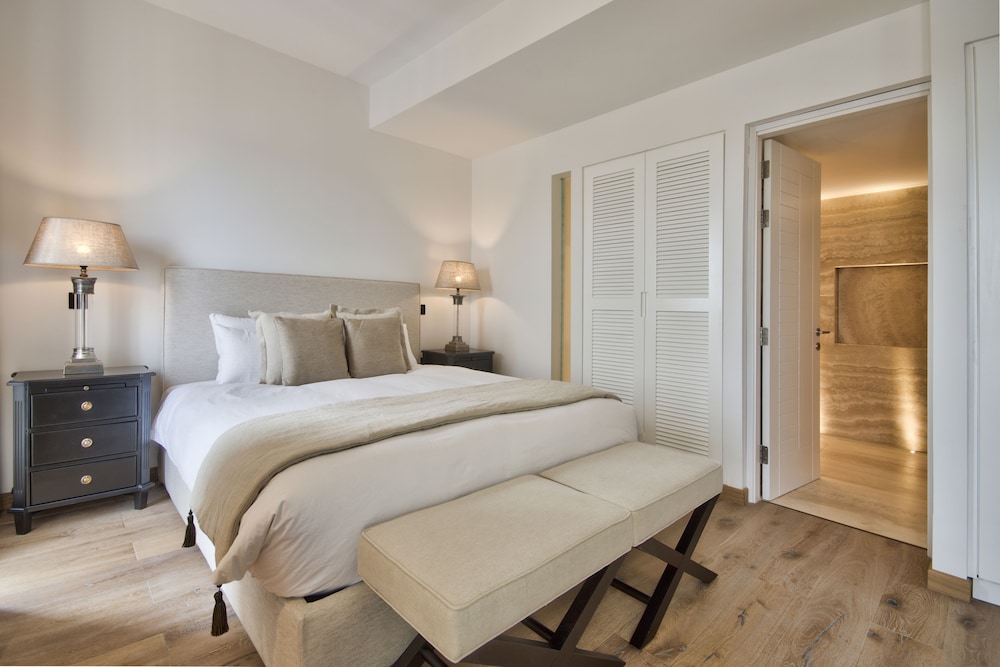 Luxury Penthouse, 1 King Bed, Harbor View, Sea Facing