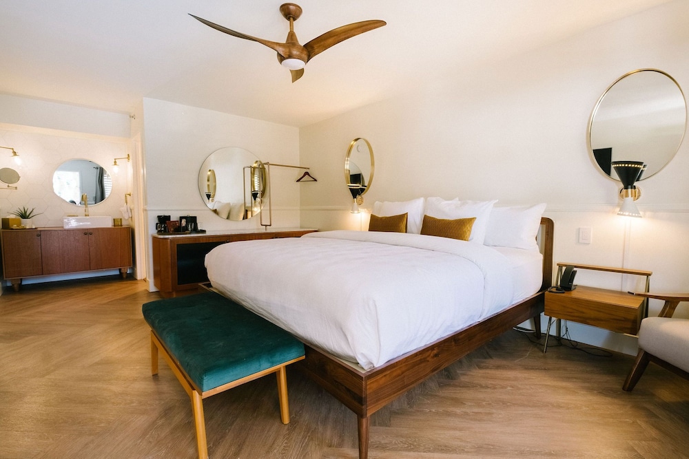 Deluxe Room, 1 King Bed, Pool View - Photo 1