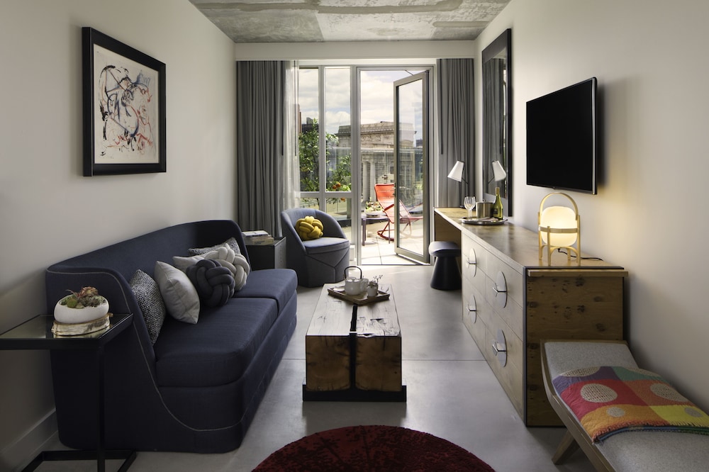 Suite (Manhattan Bridge View)