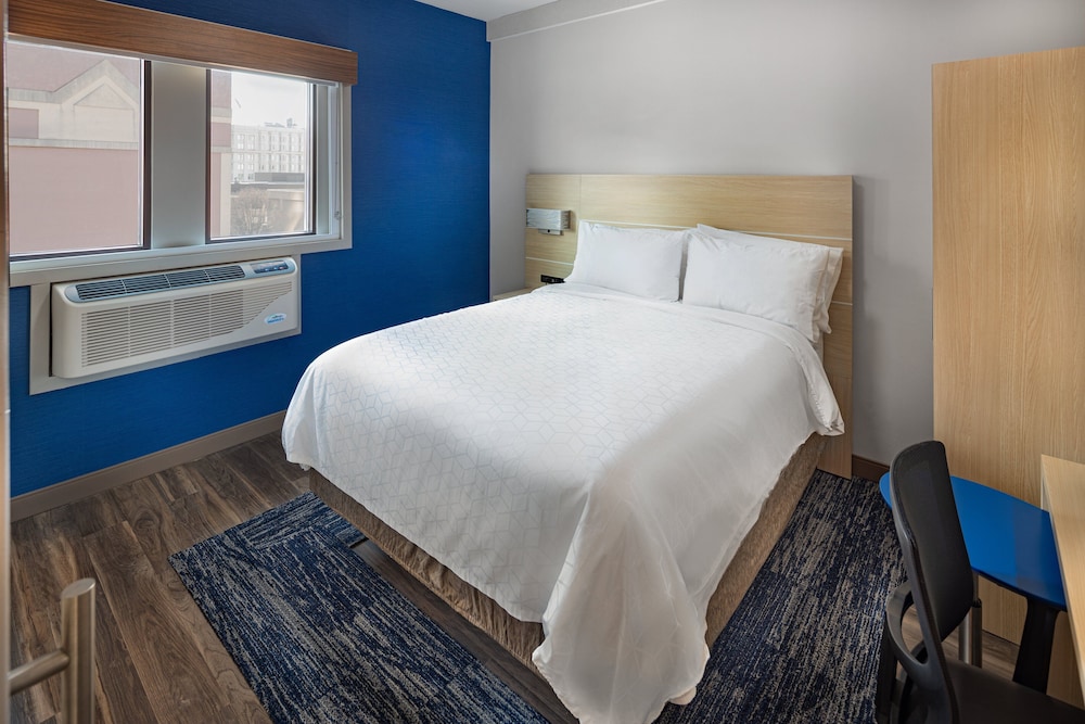Suite, 1 Queen Bed