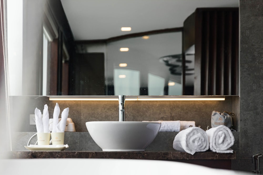 Premium Suite with Private Balcony for 1 person photo 3