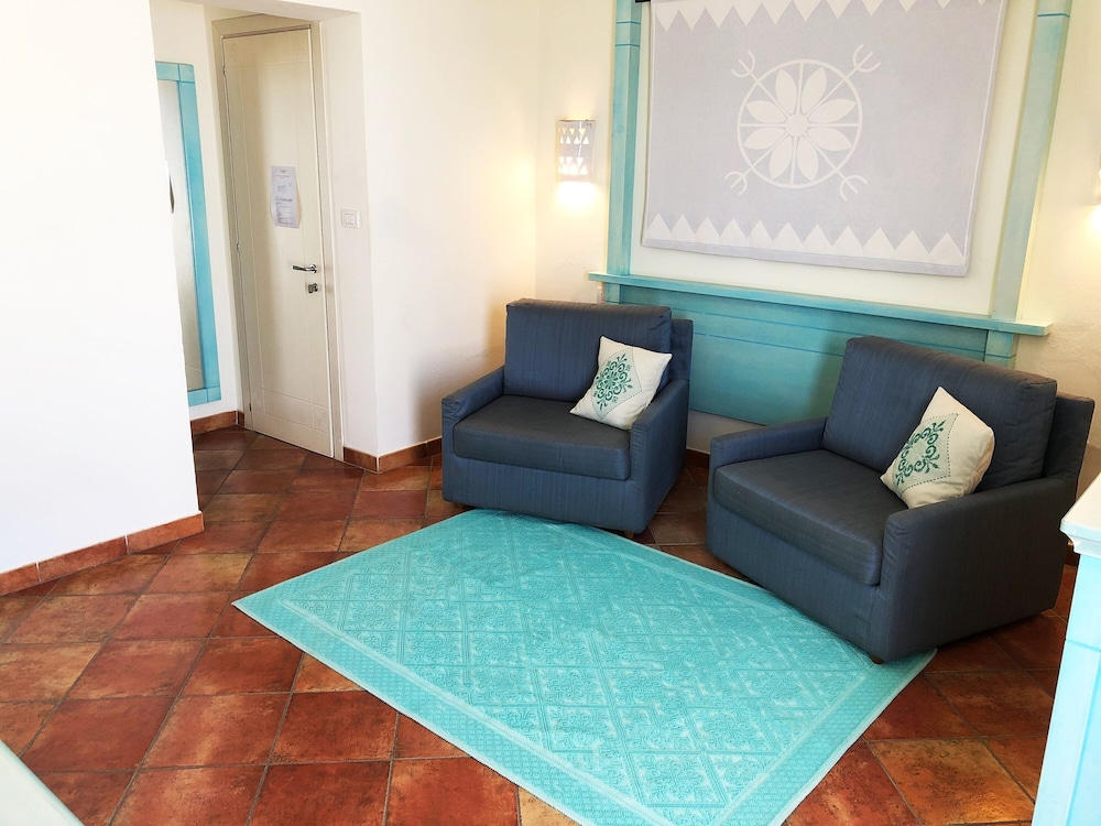 Family Room - Photo 4