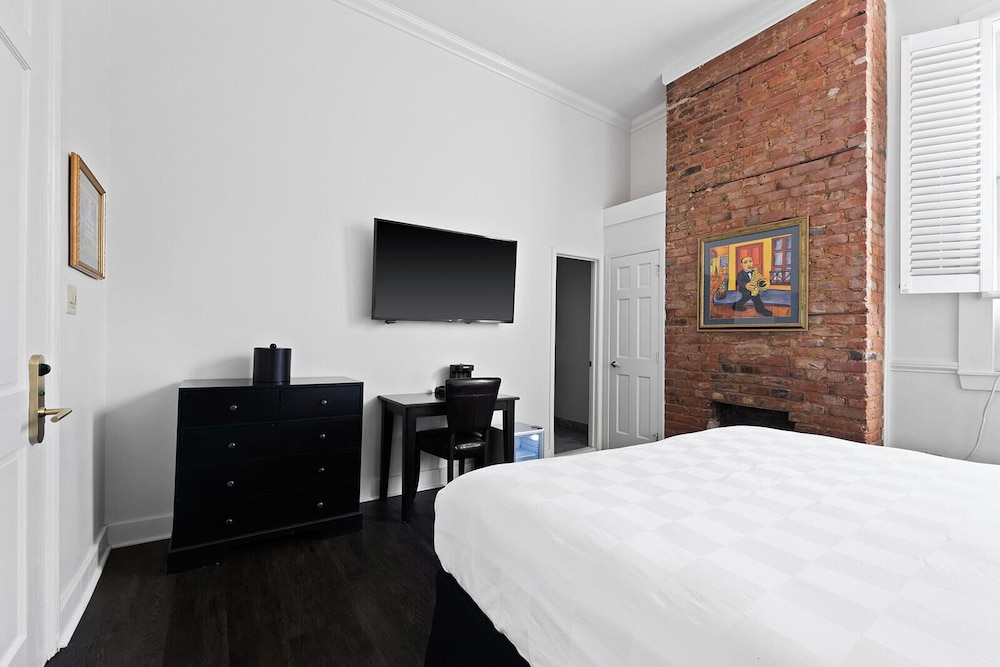Deluxe Room, 1 King Bed - Photo 1