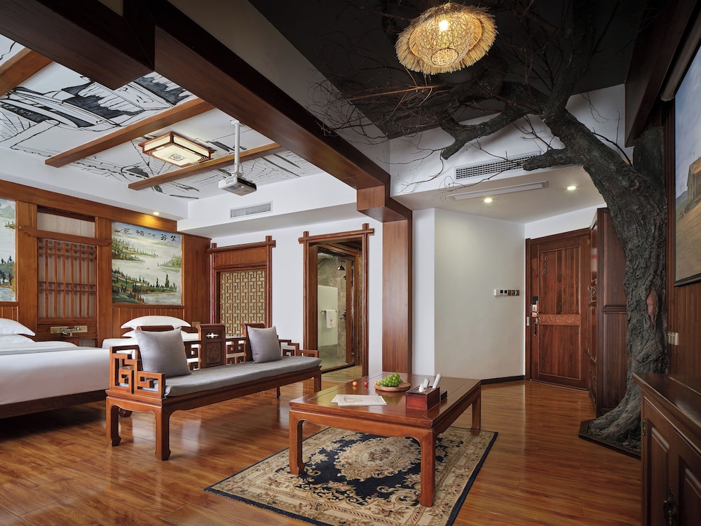 Deluxe Twin Room with Tree View photo 2