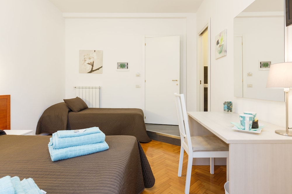 Basic Triple Room, City View photo 2