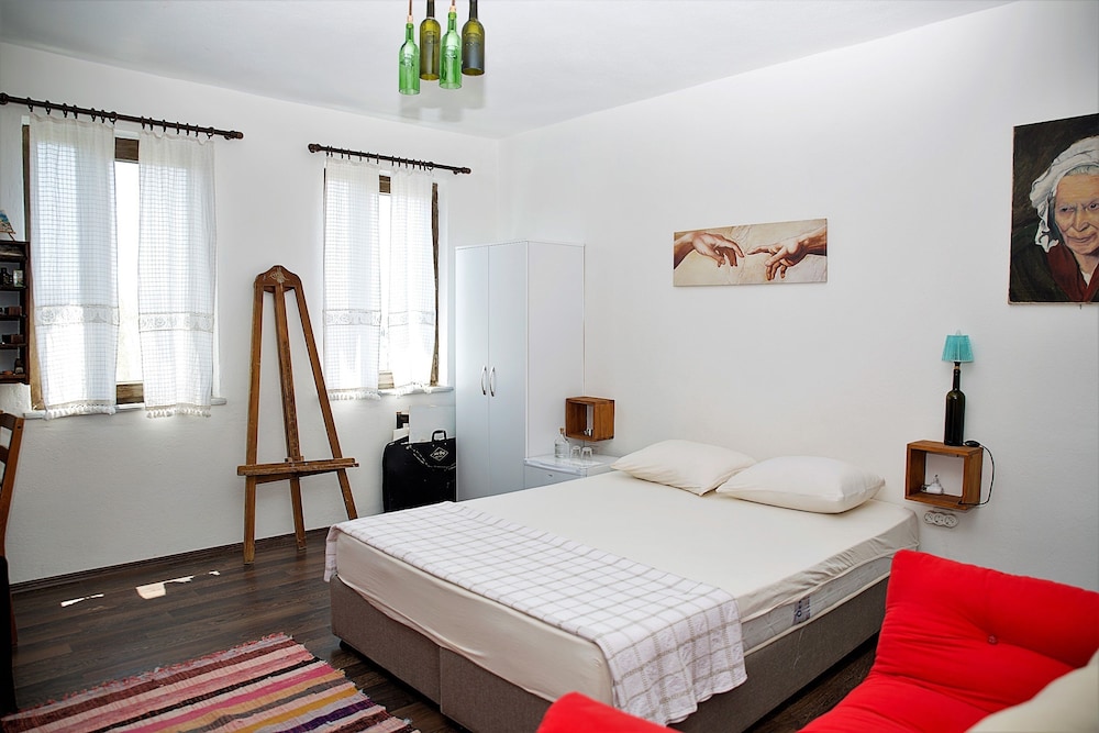 Room 1 photo 1