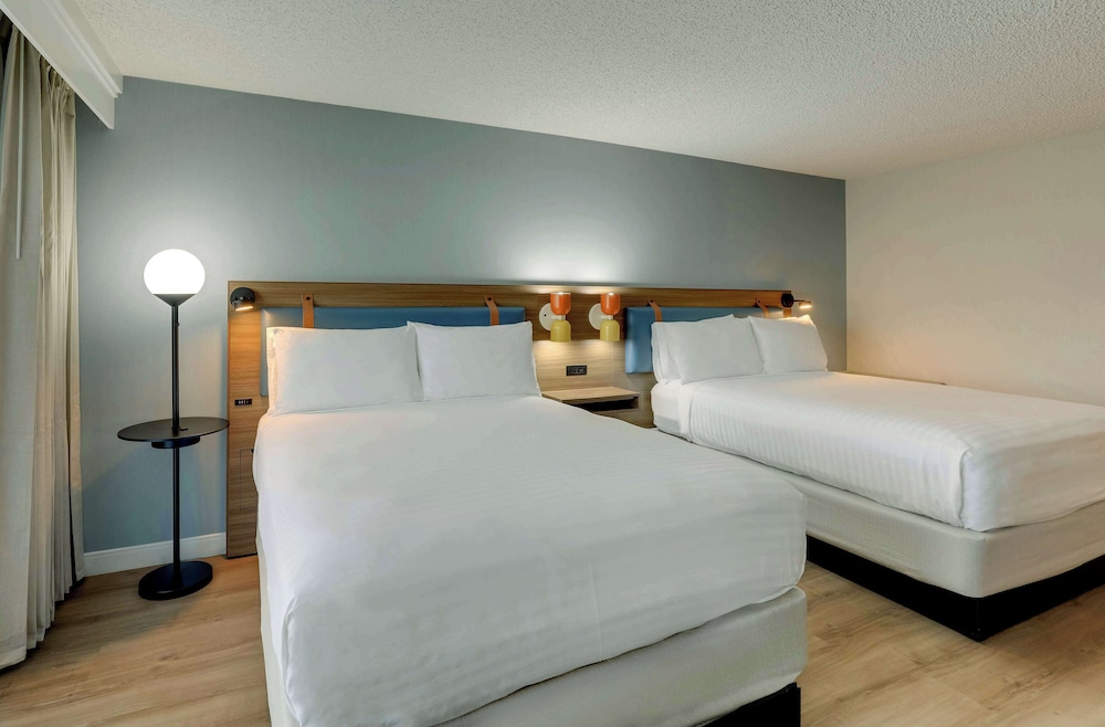 Deluxe Room, 2 Queen Beds - Photo 1