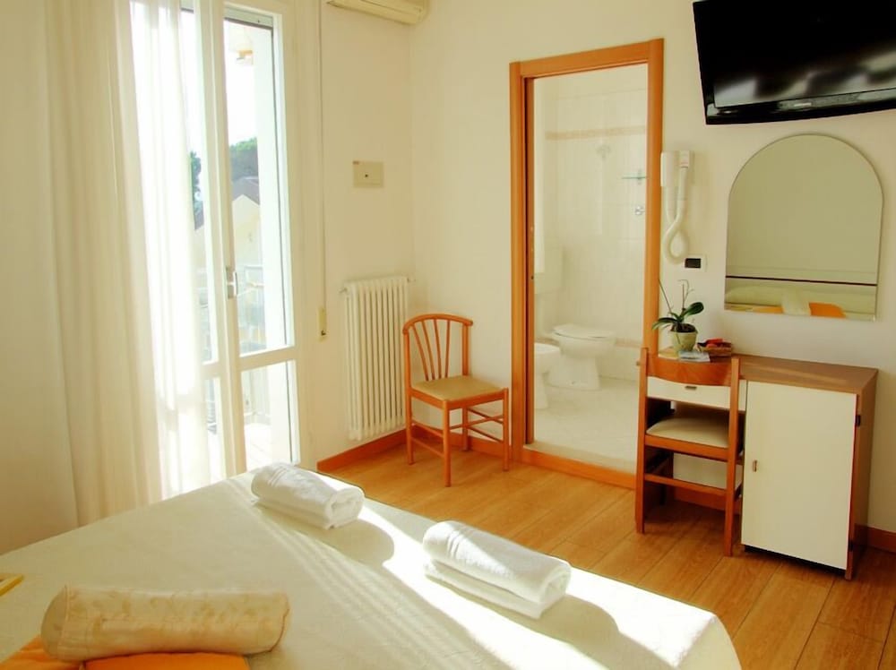 Classic Double or Twin Room photo 2