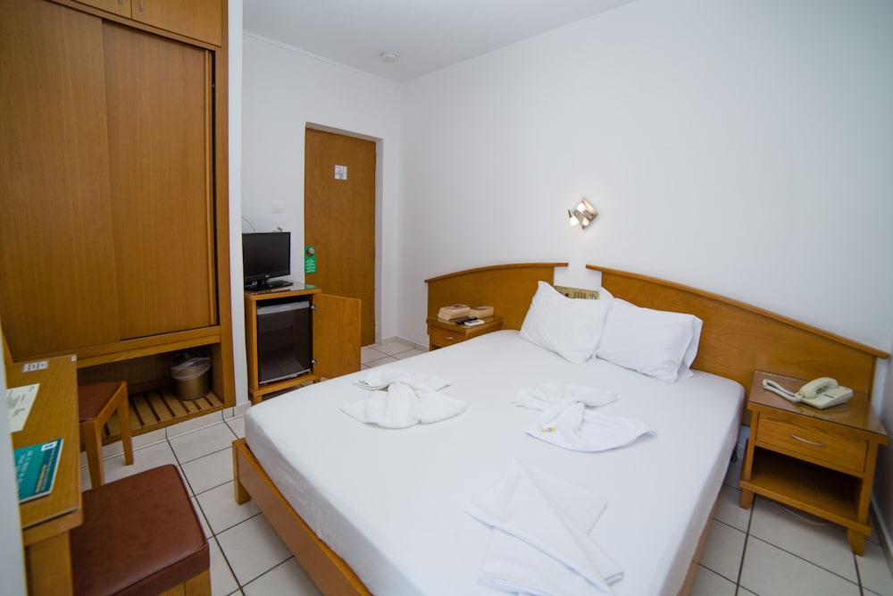 Basic Double Room, 1 Queen Bed