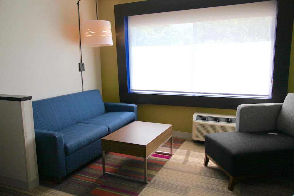 Holiday Inn Express & Suites Oswego by IHG