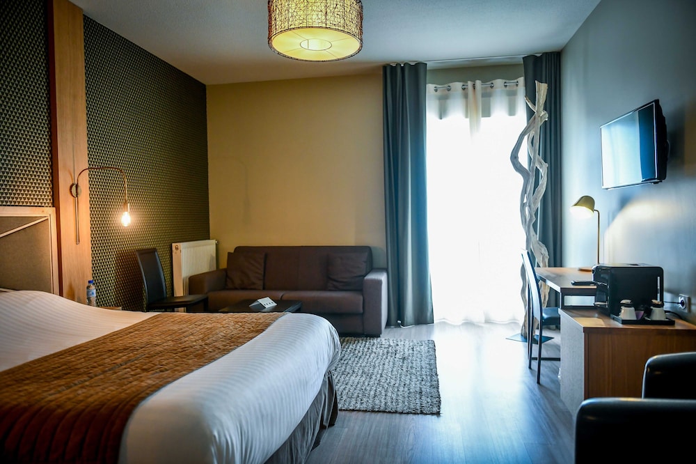 Superior Room, 1 Queen Bed with Sofa bed (Pavillon) photo 1