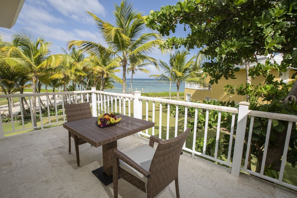 Beach Front Junior Suite - Photo 2