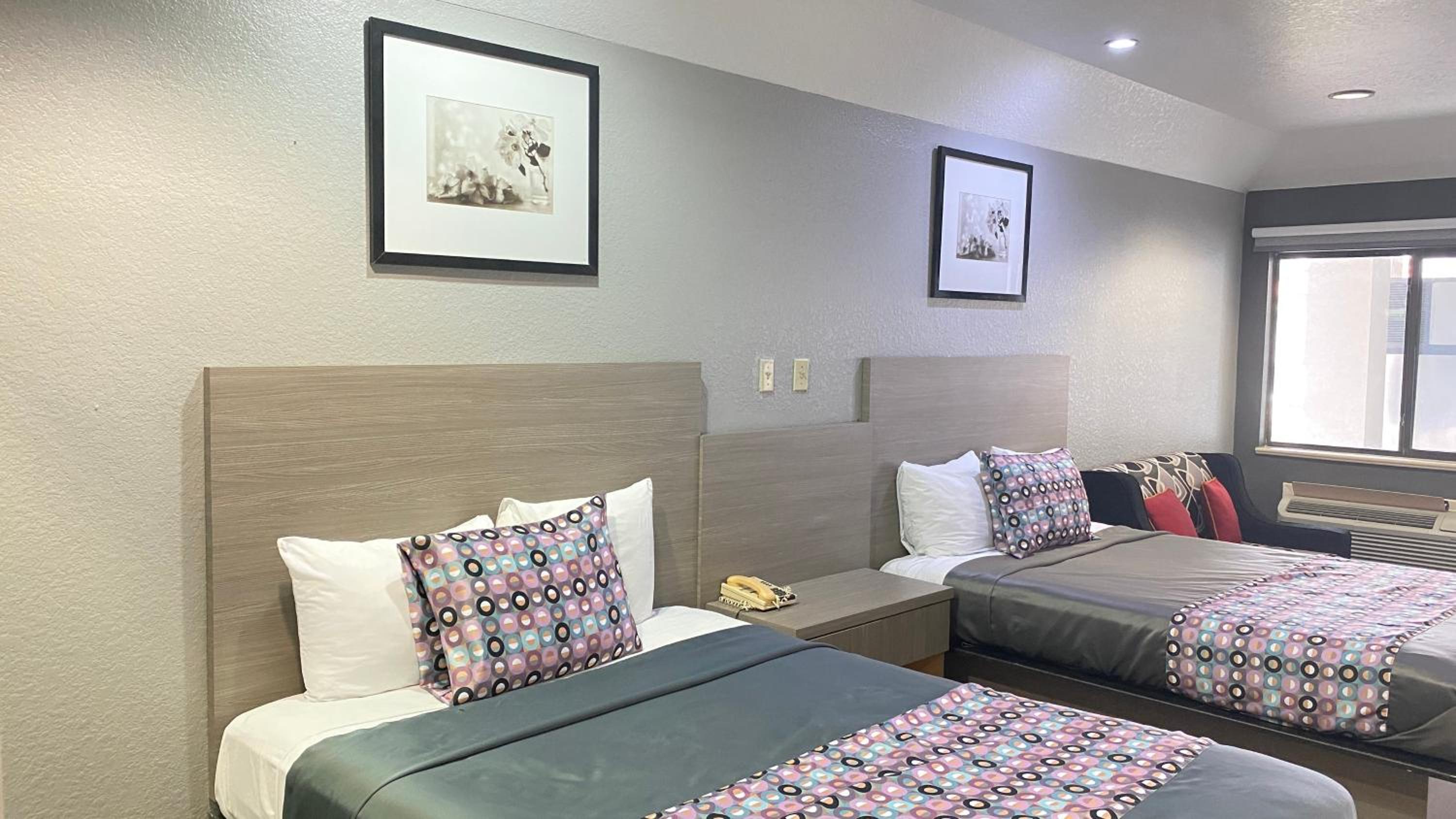 Queen Suite with Two Queen Beds - Photo 19
