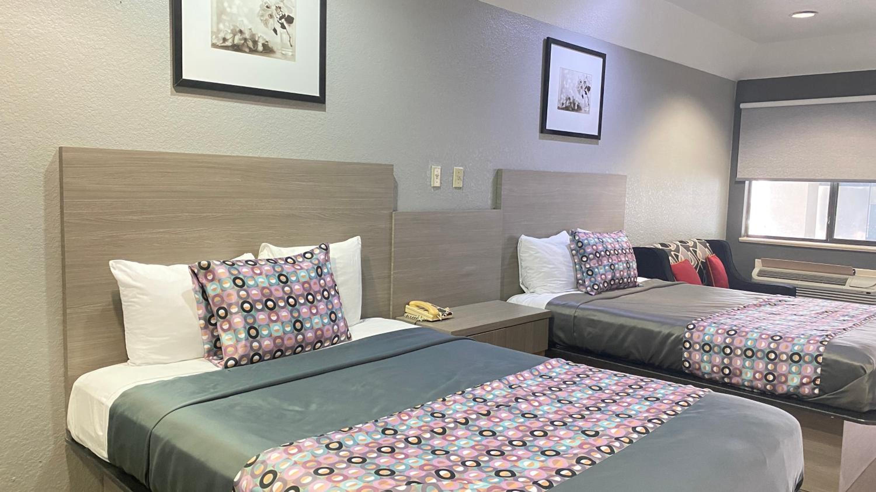 Queen Suite with Two Queen Beds - Photo 15
