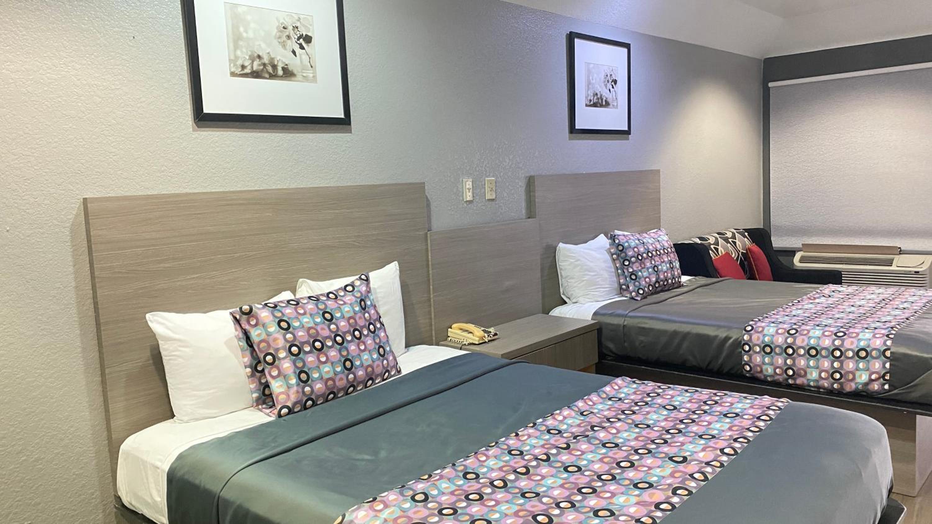 Queen Suite with Two Queen Beds - Photo 22