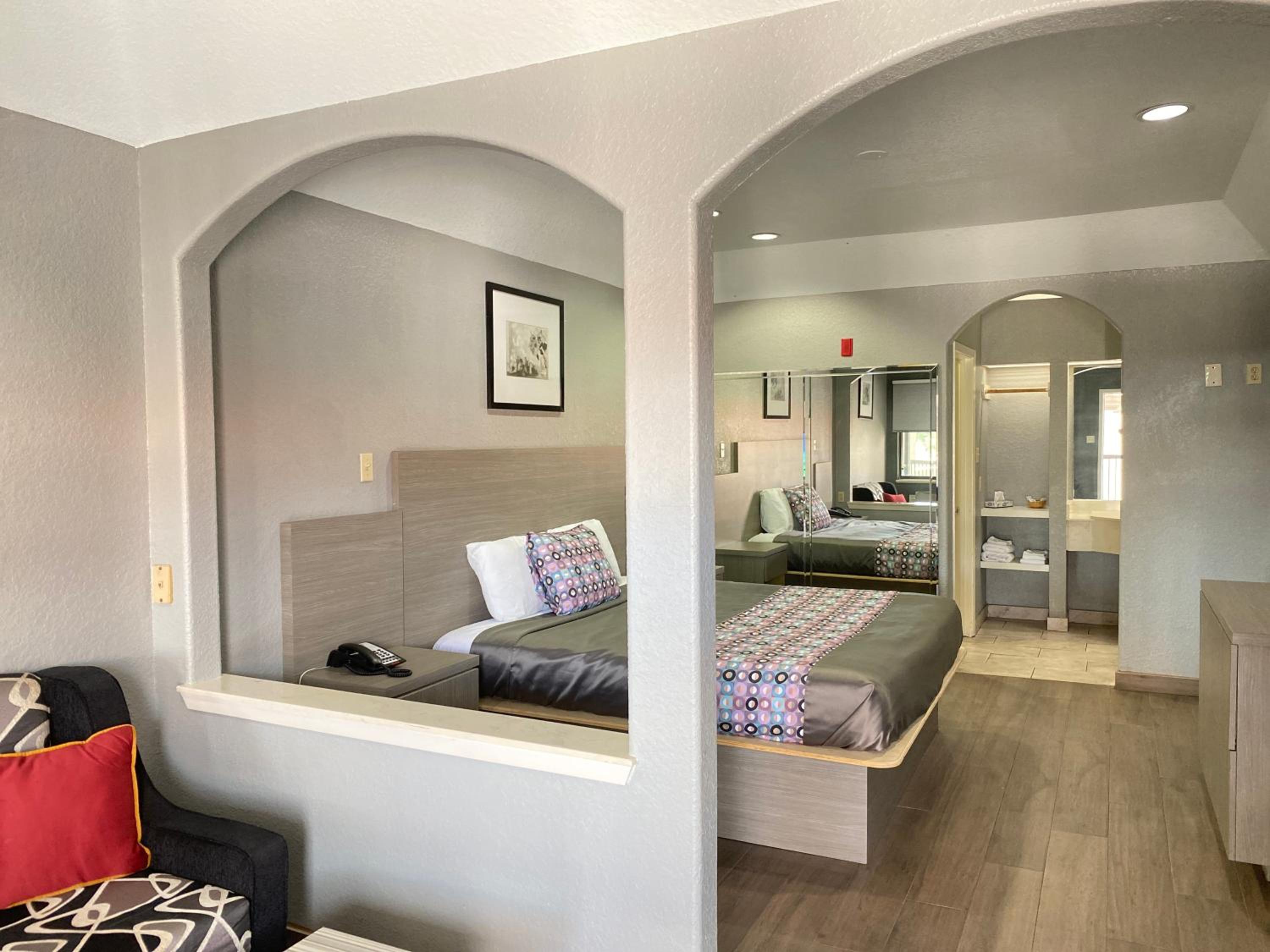 King Suite - Photo 3