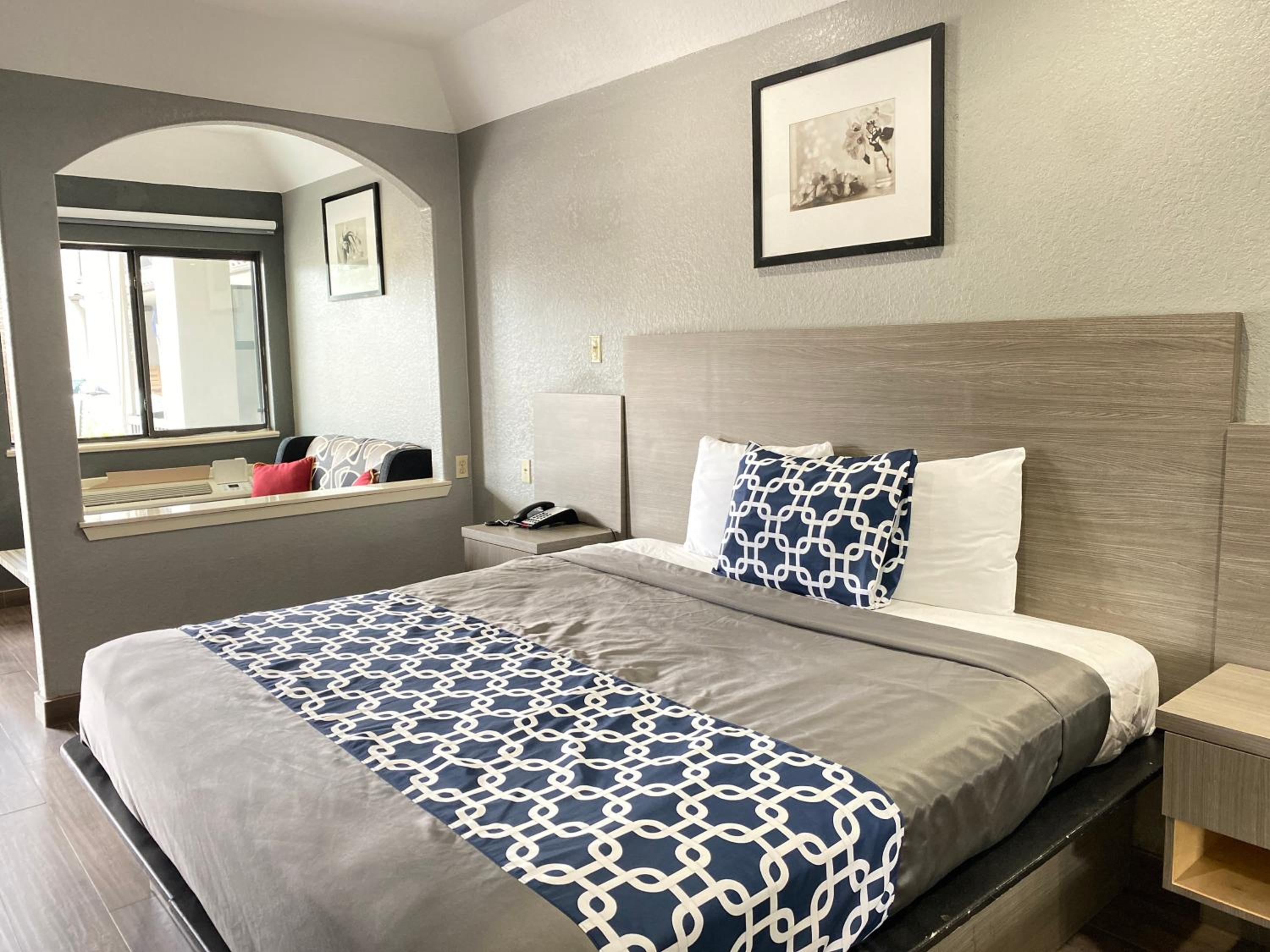 King Suite - Photo 5