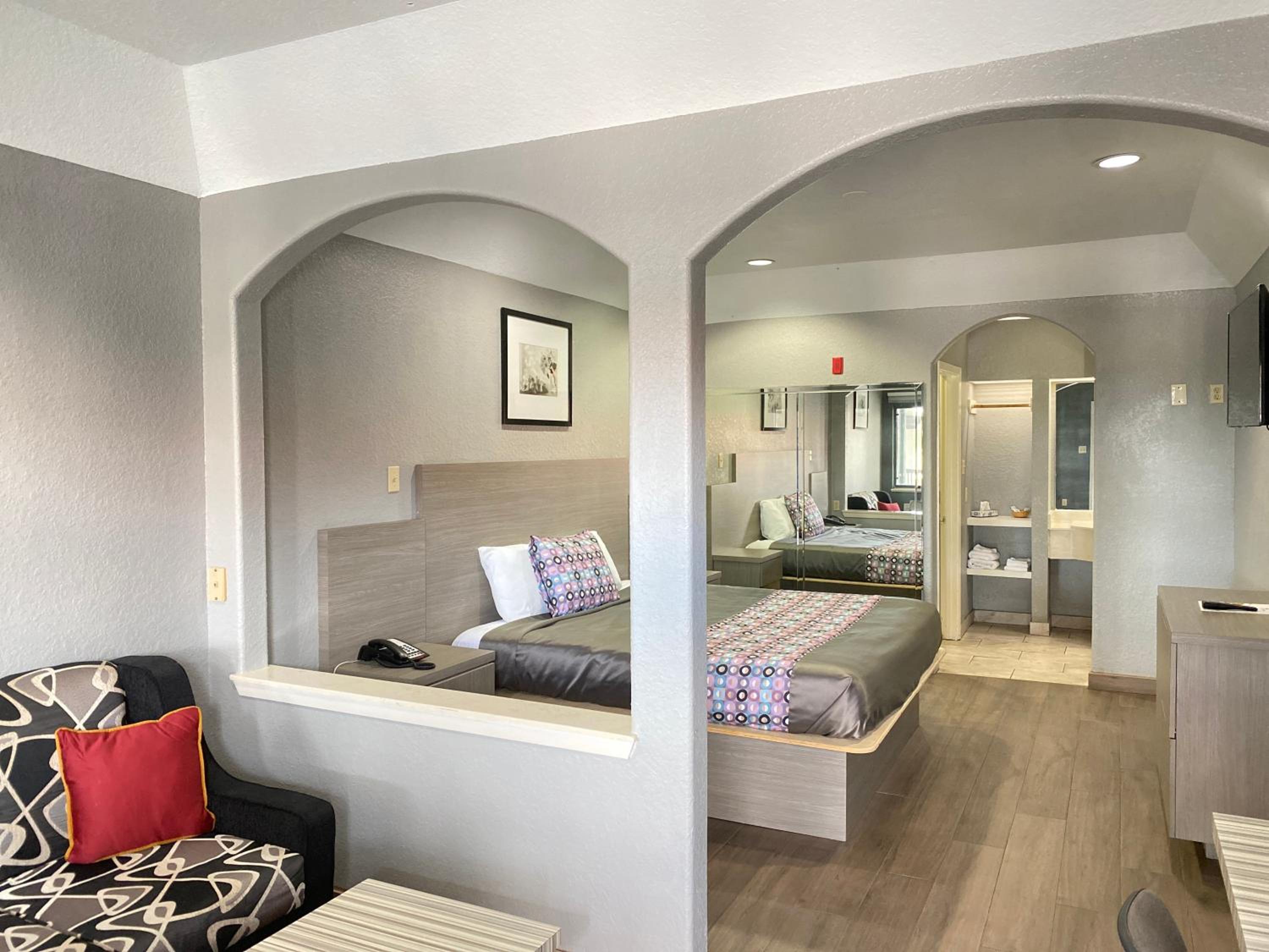 King Suite - Photo 15