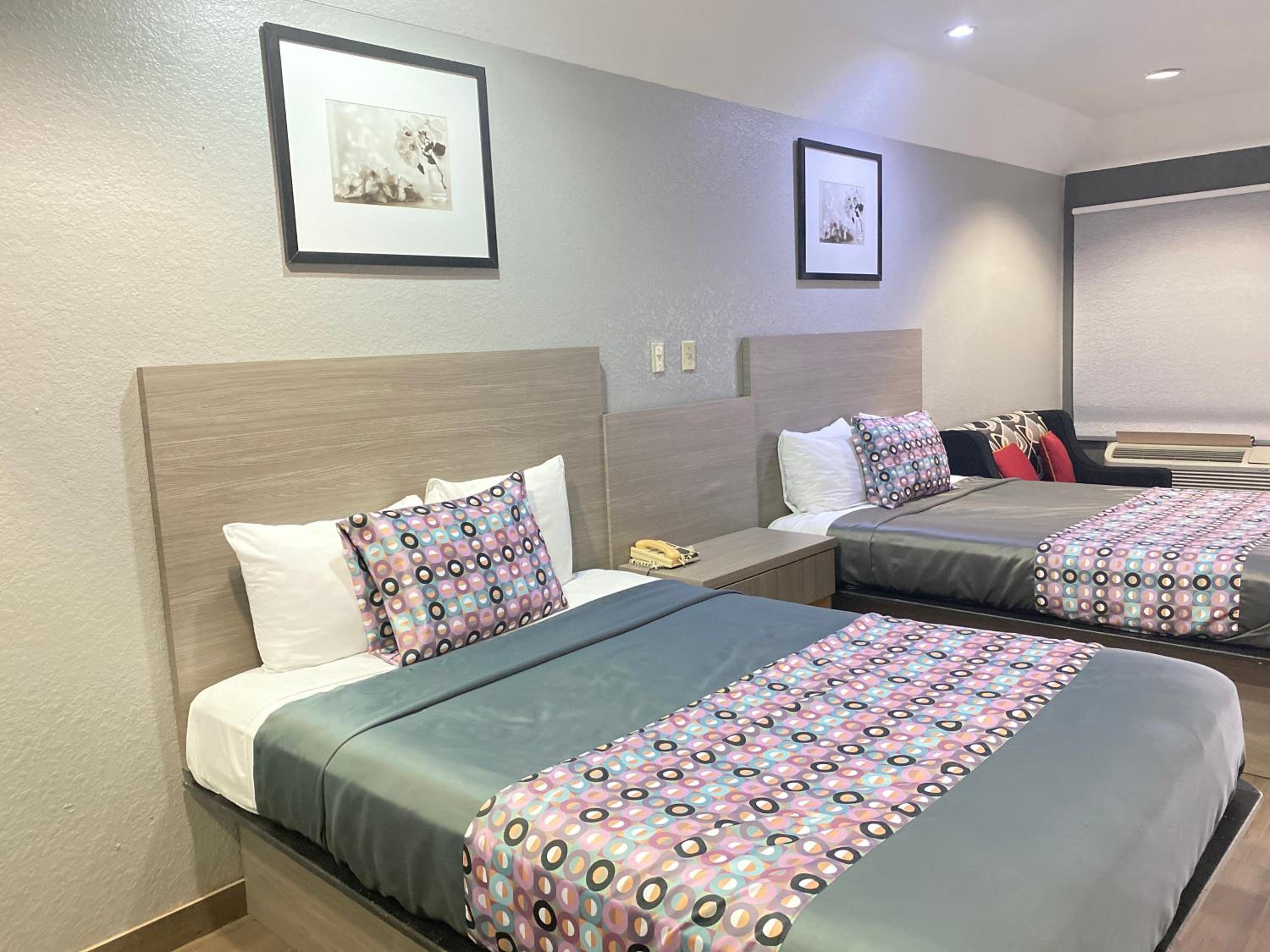 Queen Suite with Two Queen Beds - Photo 20