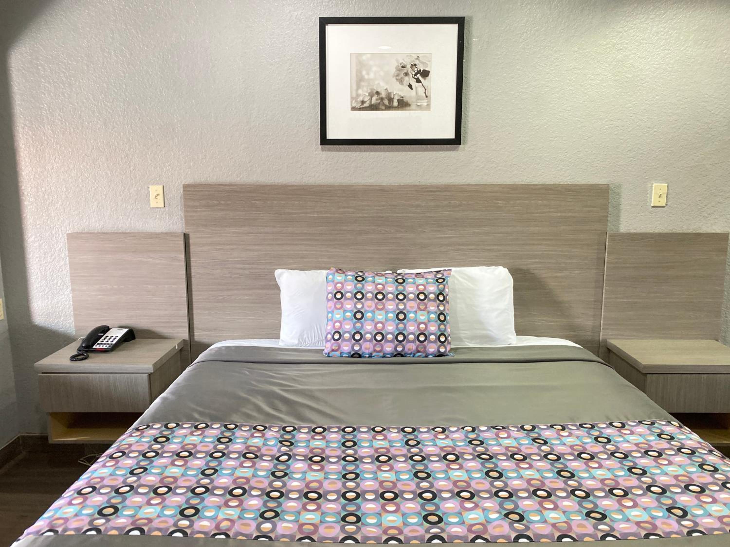 Queen Suite with Two Queen Beds - Photo 7