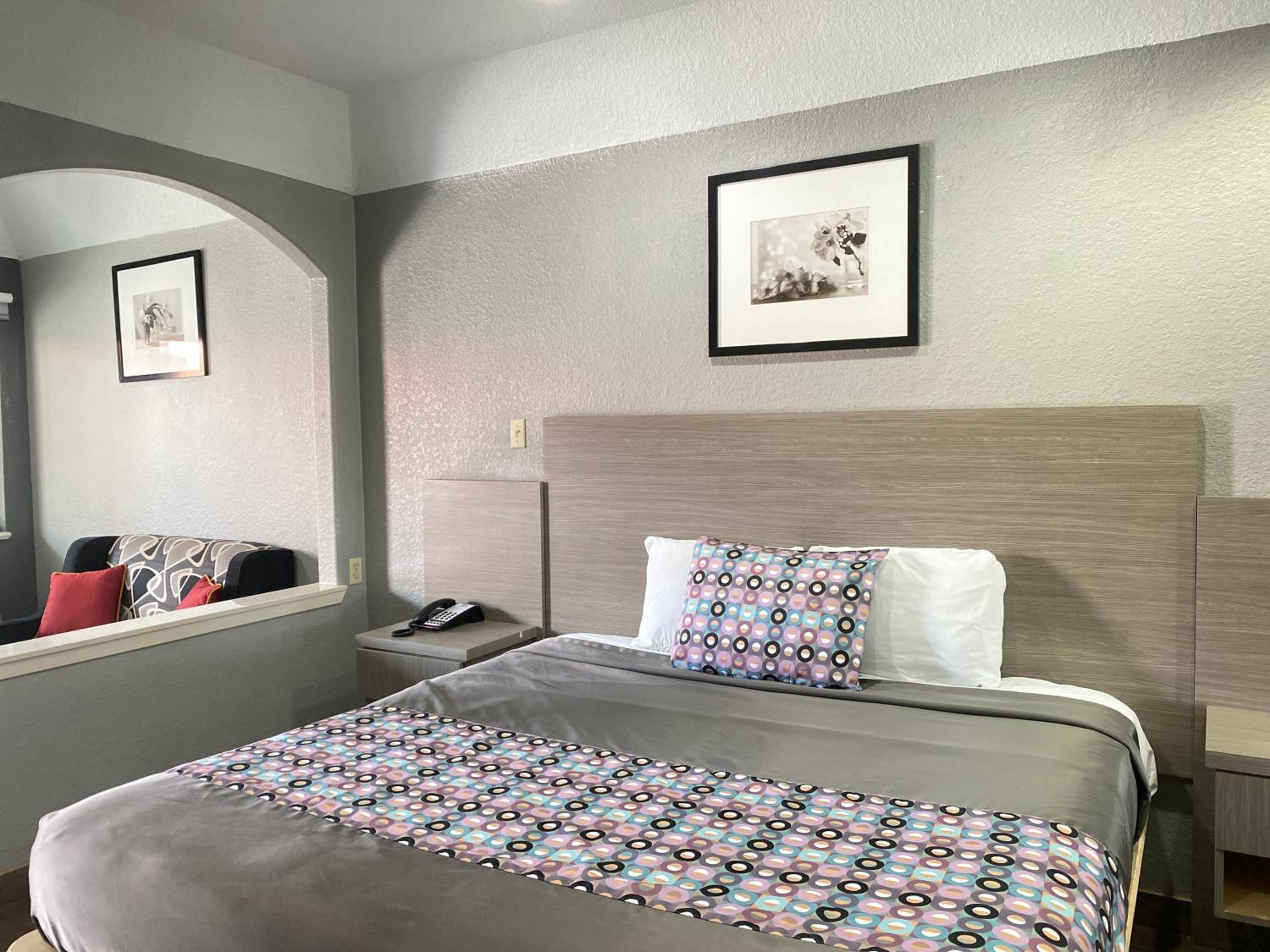 King Suite - Photo 19