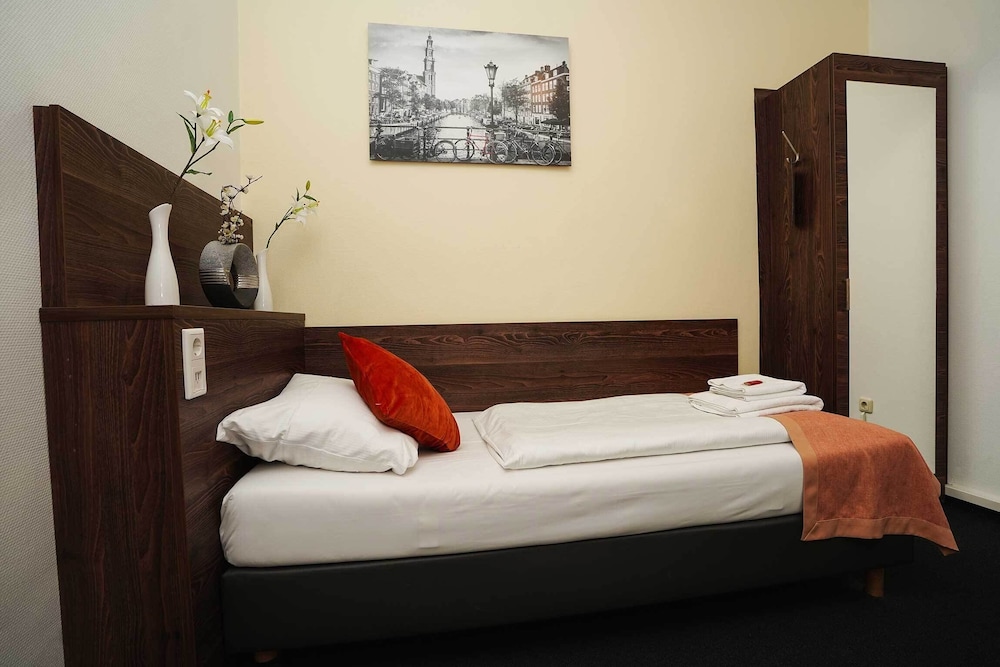 Single Room photo 2