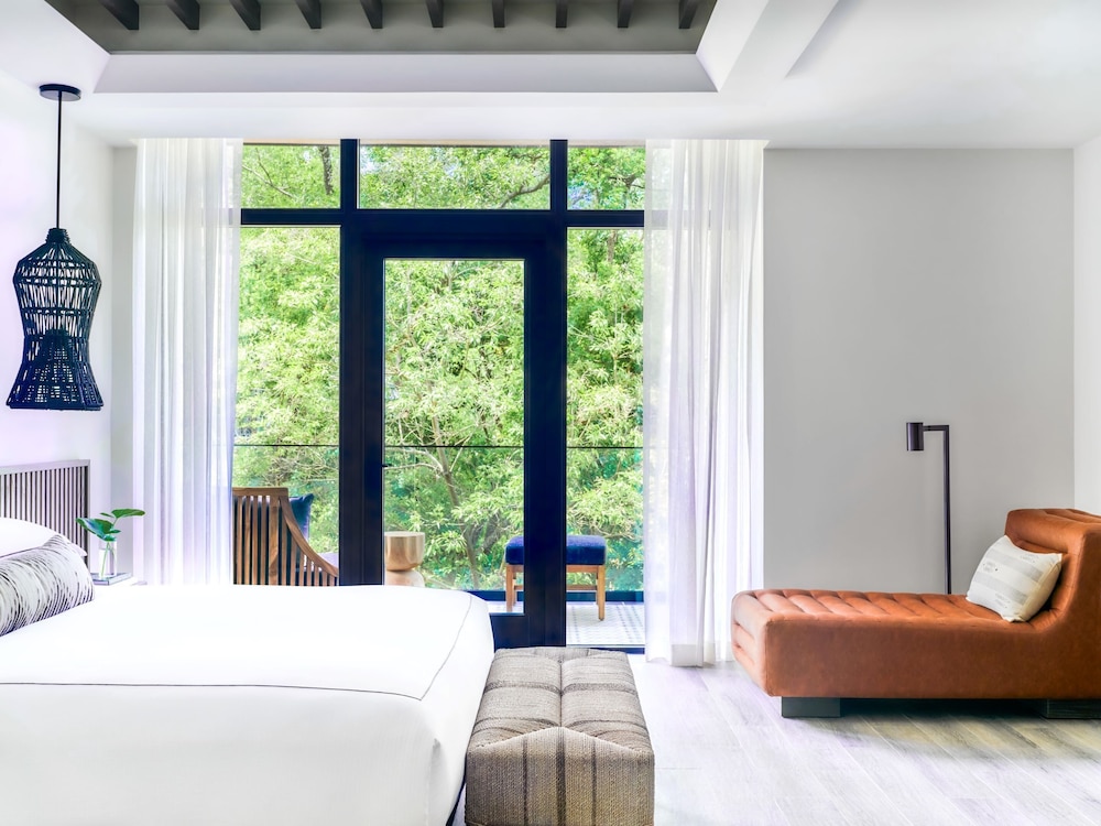 Premium Room, 1 King Bed (Canopy View) - Photo 1