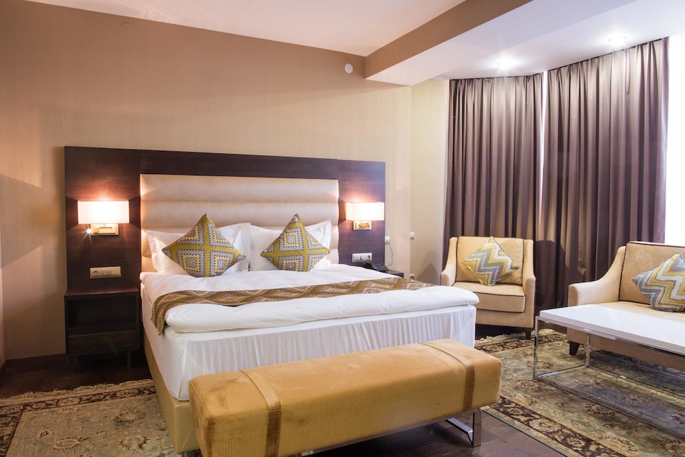 Premium Room, 1 King Bed, Non Smoking photo 3