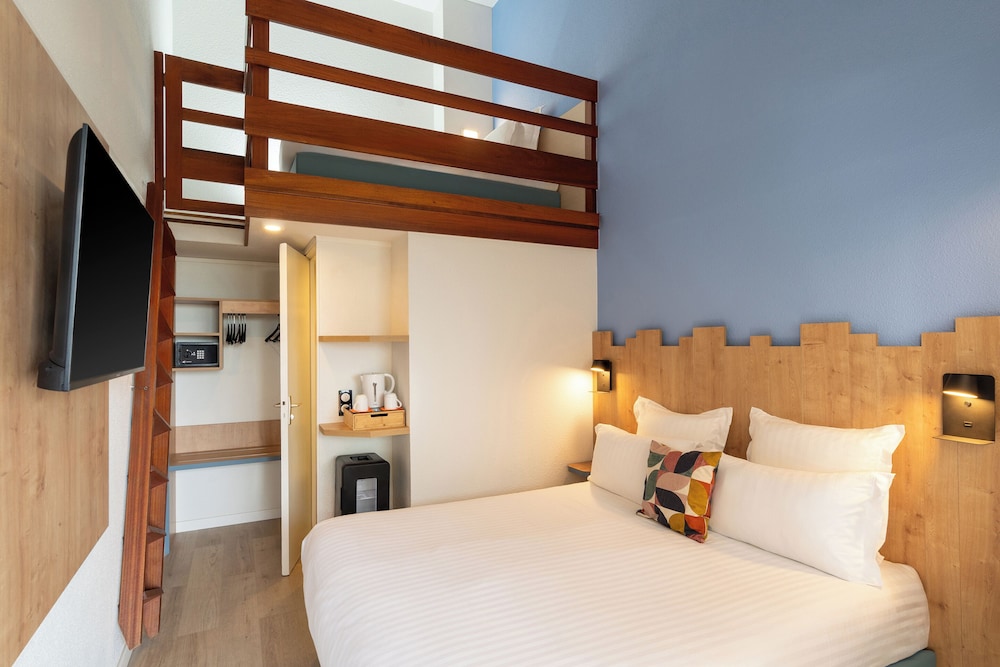 Standard Room, Multiple Beds, Non Smoking, Mezzanine - Photo 3