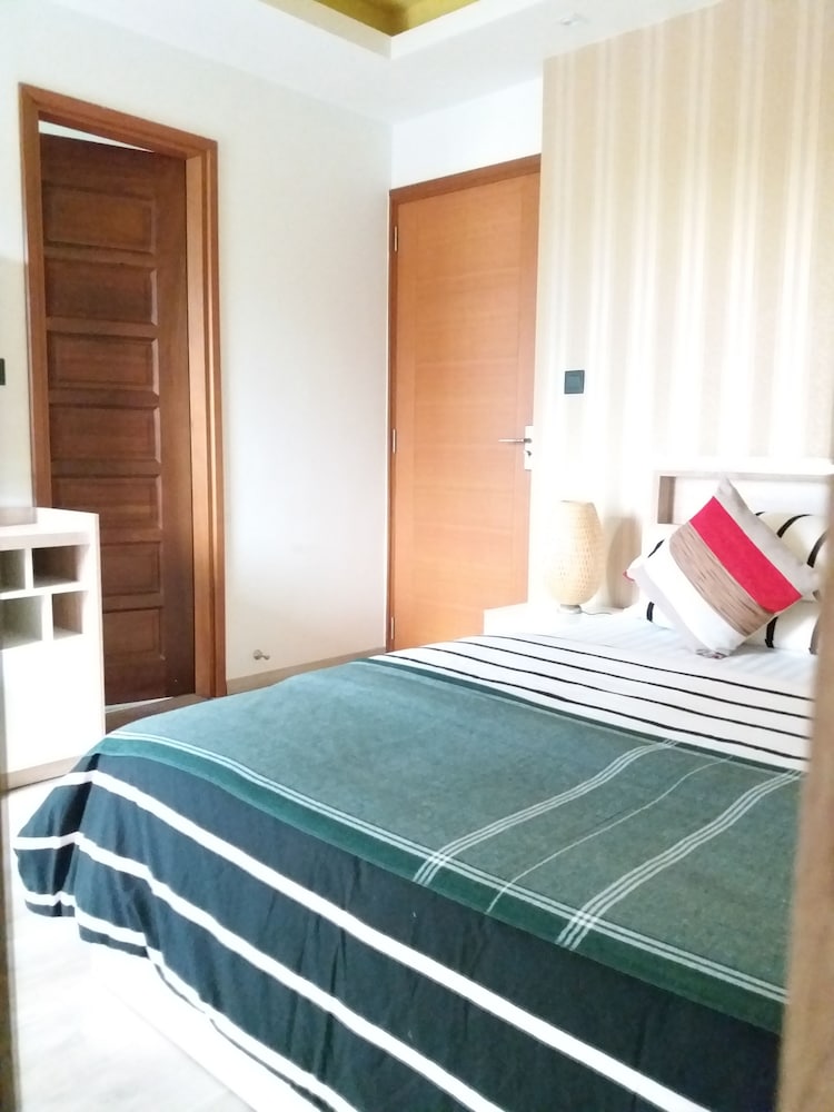 Deluxe Double Room, 1 King Bed, Smoking, Park View