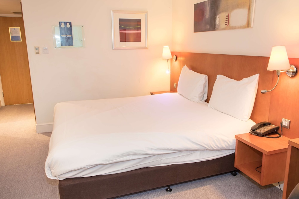 Standard Room, 1 Double Bed, Accessible, Bathtub photo 2