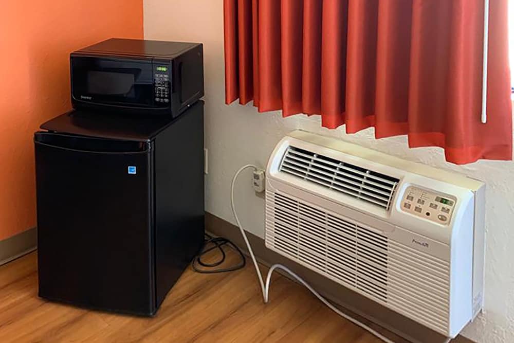 Standard Room, 1 King Bed, Smoking, Refrigerator & Microwave