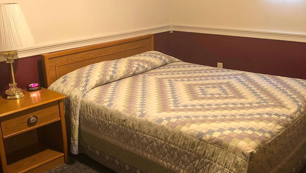 Room, 1 Queen Bed, Non Smoking, Private Bathroom photo 1