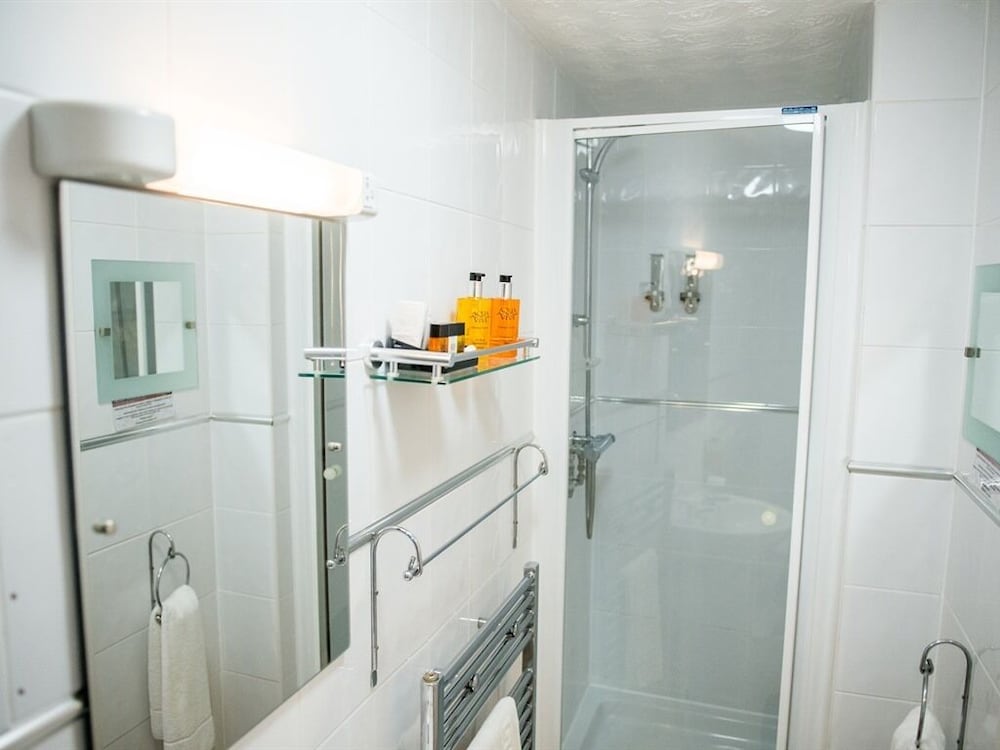 Single Room, Ensuite photo 2