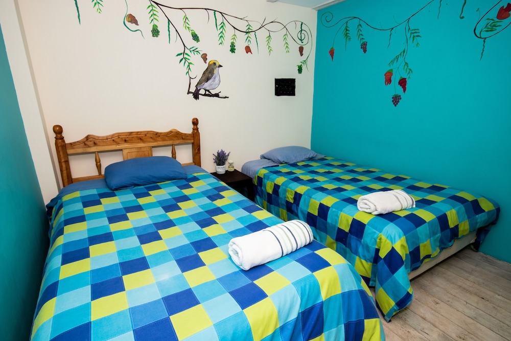 Triple Room, 3 Twin Beds, Shared Bathroom