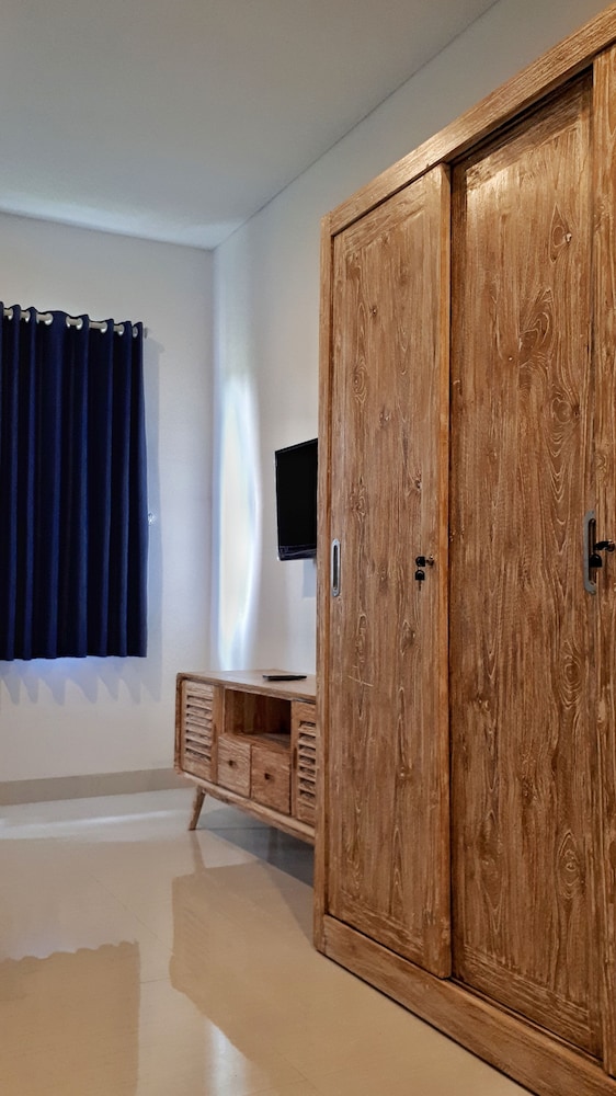 King Bed Room with Sea View - Photo 4