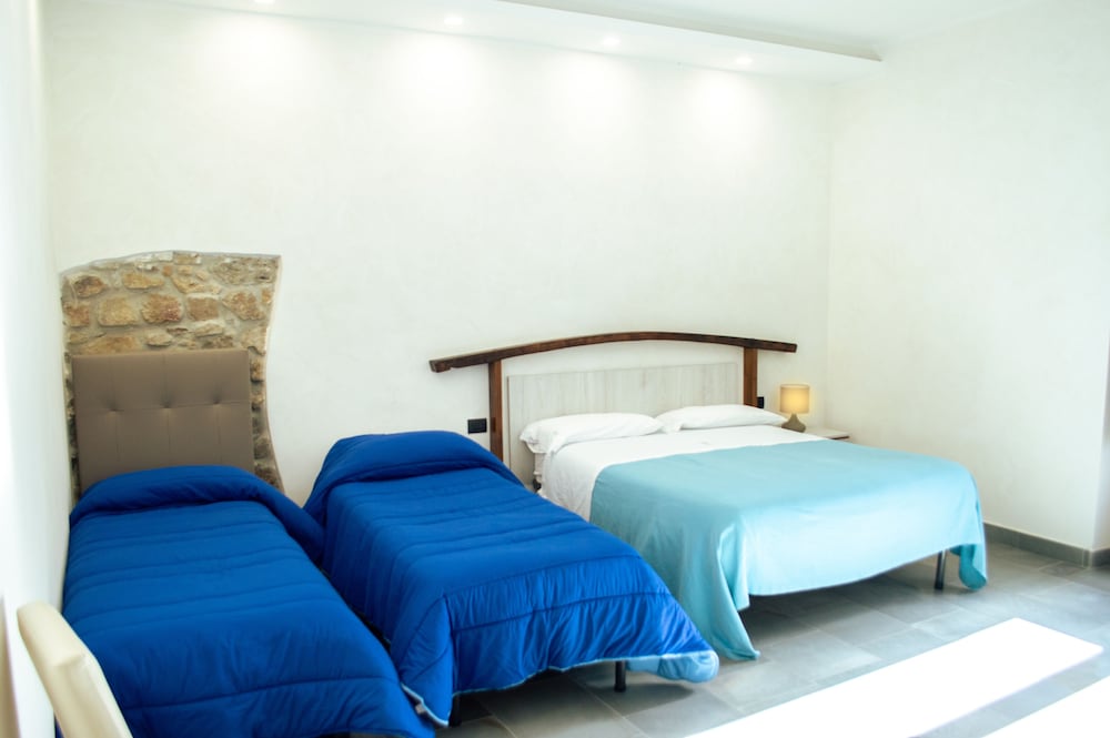 Exclusive Quadruple Room, Multiple Beds, Balcony, City View photo 1