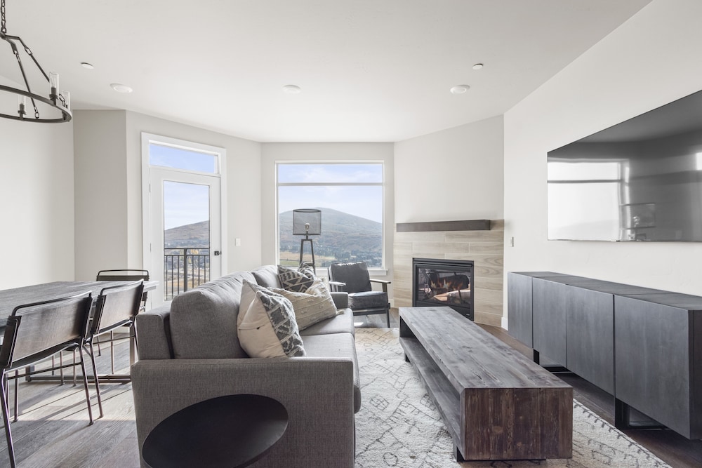Standard Suite, 2 Bedrooms (King) photo 2