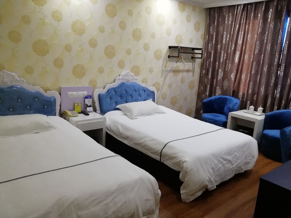 Standard Twin Room photo 1