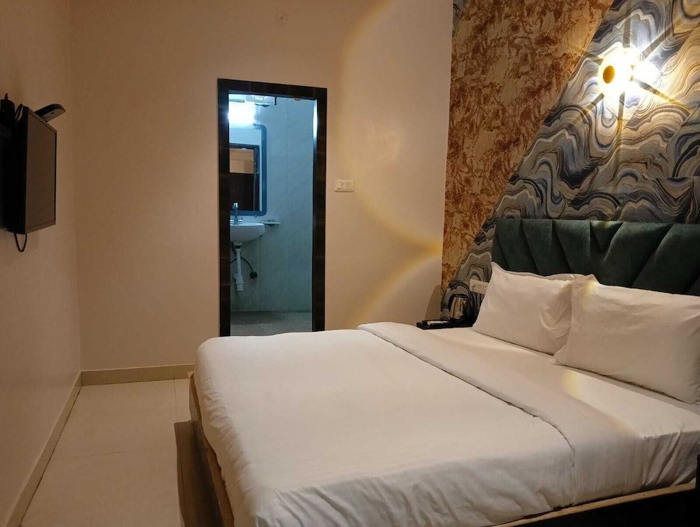 Semi Deluxe Room