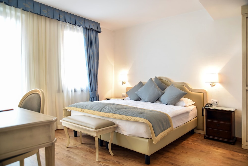 Superior Double Room, 1 Bedroom, Refrigerator, Courtyard Area photo 3