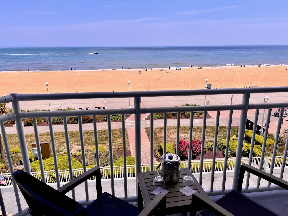 Suite, 1 Bedroom, Balcony, Pool View - Photo 6