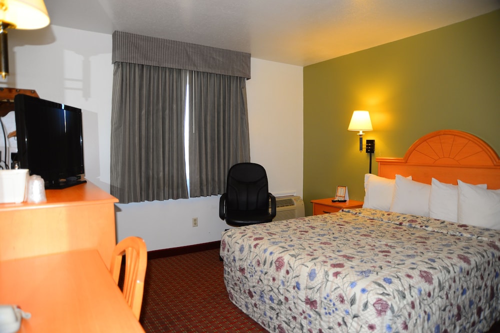 Deluxe Room, 1 Queen Bed, Non Smoking photo 3
