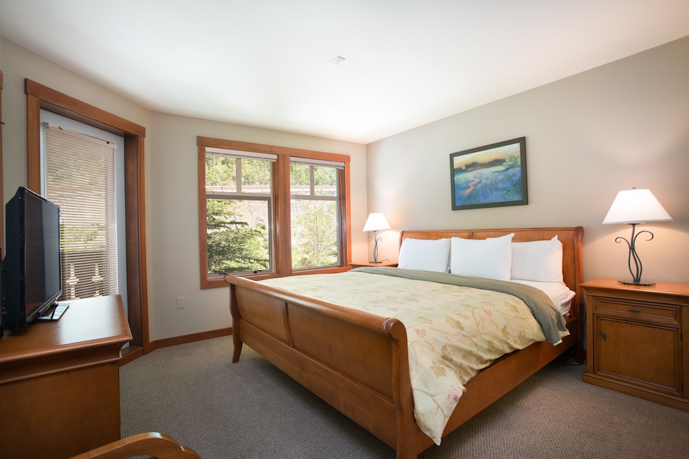 Condo, 2 Bedrooms photo 3