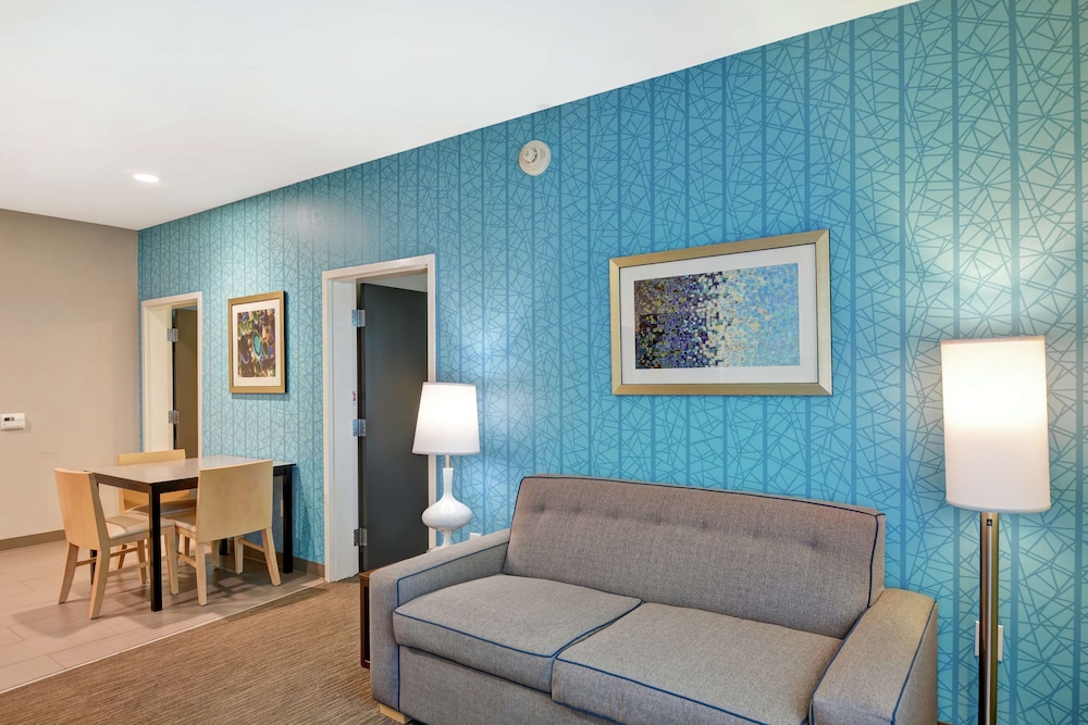 Suite, 1 King Bed, Accessible, Bathtub