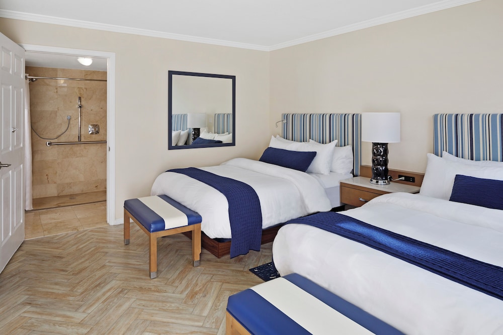 Standard Room, 2 Queen Beds, Mobility Accessible (View, Roll-in shower) photo 1