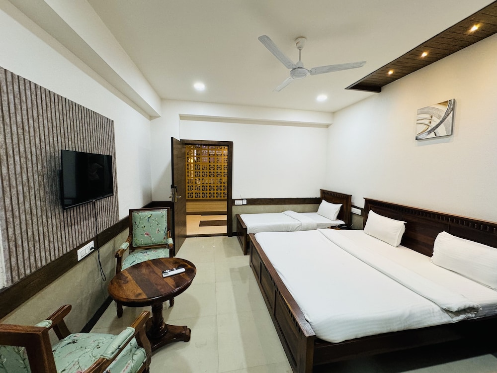 Deluxe Triple Room photo 2