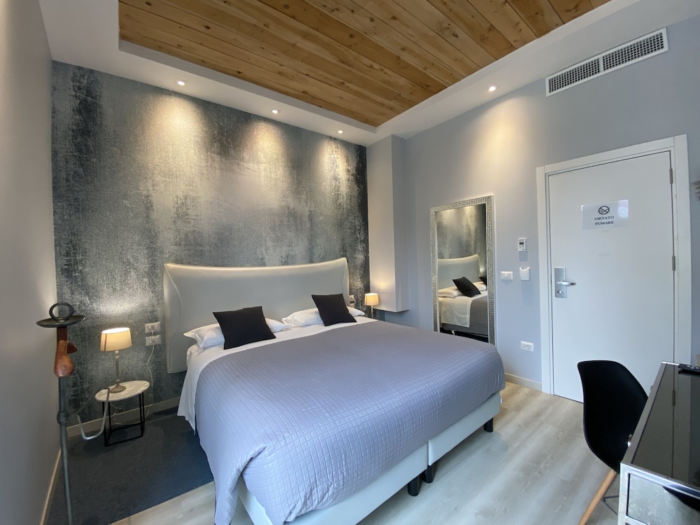 Deluxe Double or Twin Room - Photo 1