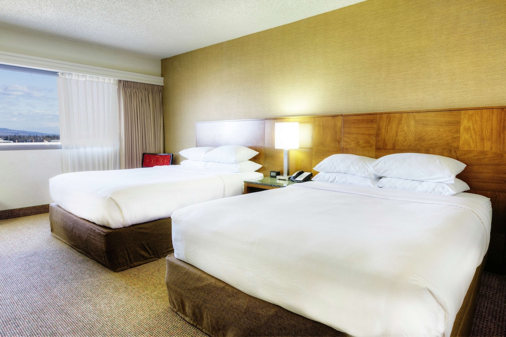 Room, 2 Queen Beds, Accessible, Bathtub - Photo 1
