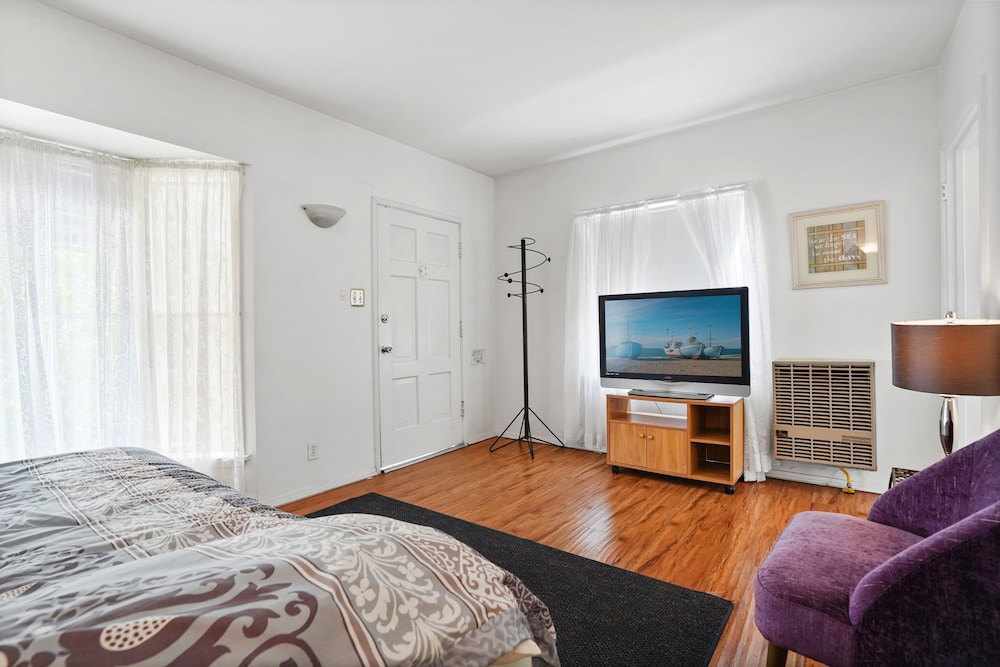 Classic Studio Suite, 1 Queen Bed, Kitchen photo 1
